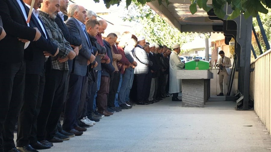 Hayatını Kaybeden Ak Parti İlçe Başkan Yardımcısı Son Yolculuğuna Uğurlandı