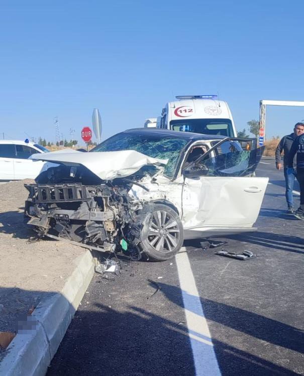 Konya’da Otomobille Kamyon Çarpıştı: 4 Yaralı