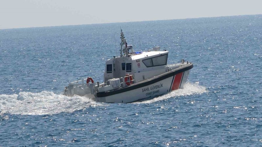 Akdeniz’de Defalarca Sorti Yapan Sahil Güvenlik Uçağı Dikkat Çekti