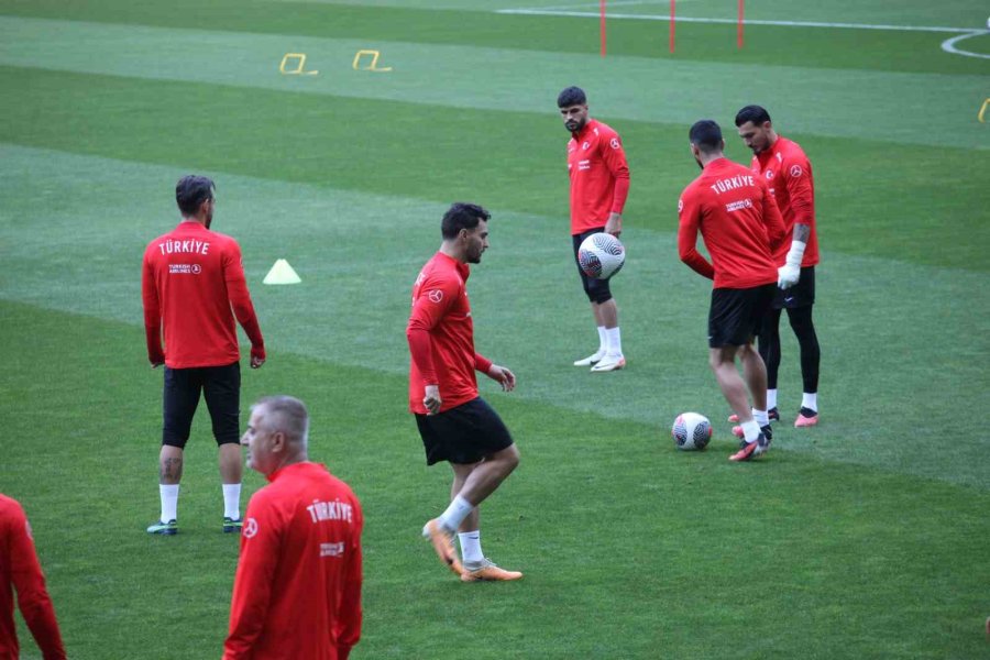 A Milli Futbol Takımı, Letonya Maçına Hazır