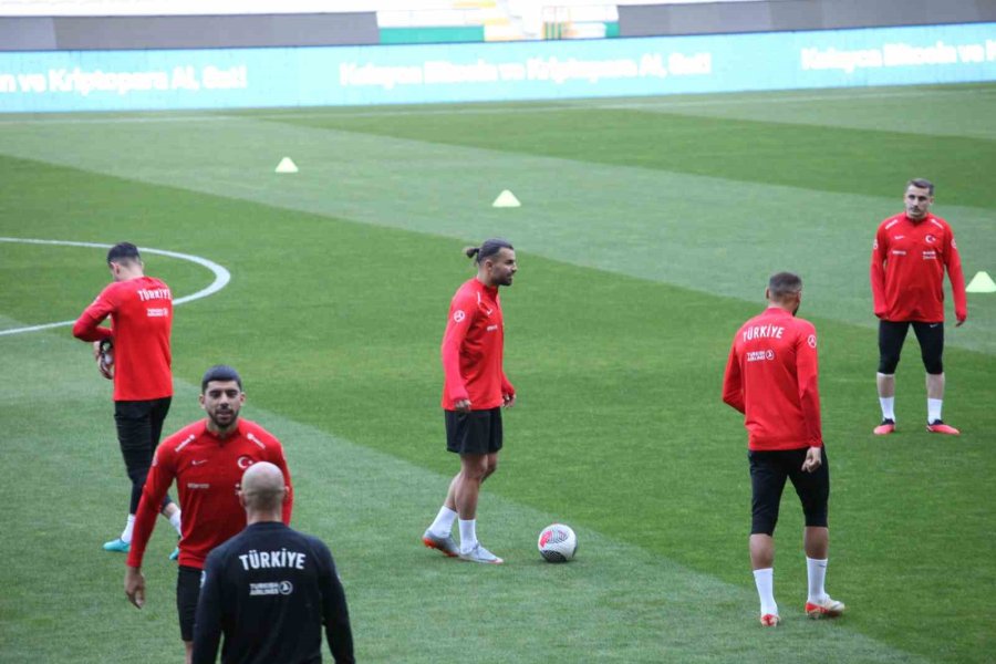 A Milli Futbol Takımı, Letonya Maçına Hazır