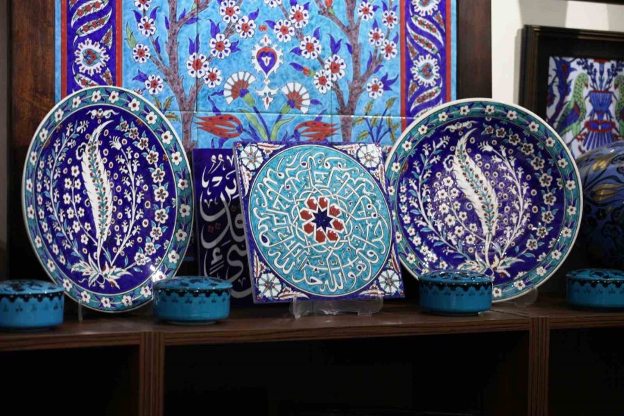 Ustası Olmadan Öğrendiği Çini Sanatını 30 Yıldır Devam Ettiriyor