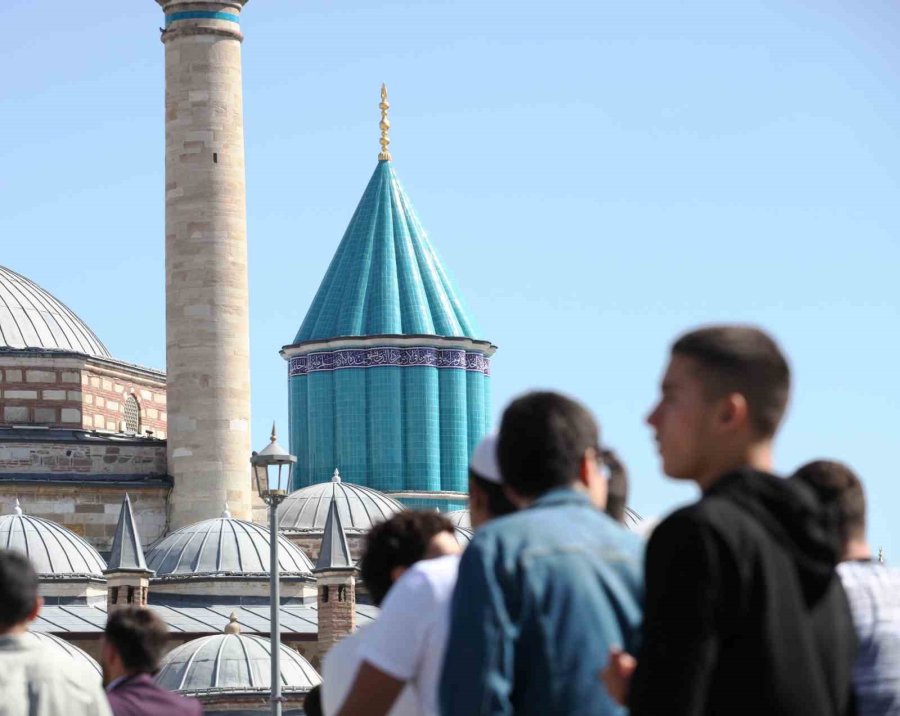 Ustası Olmadan Öğrendiği Çini Sanatını 30 Yıldır Devam Ettiriyor