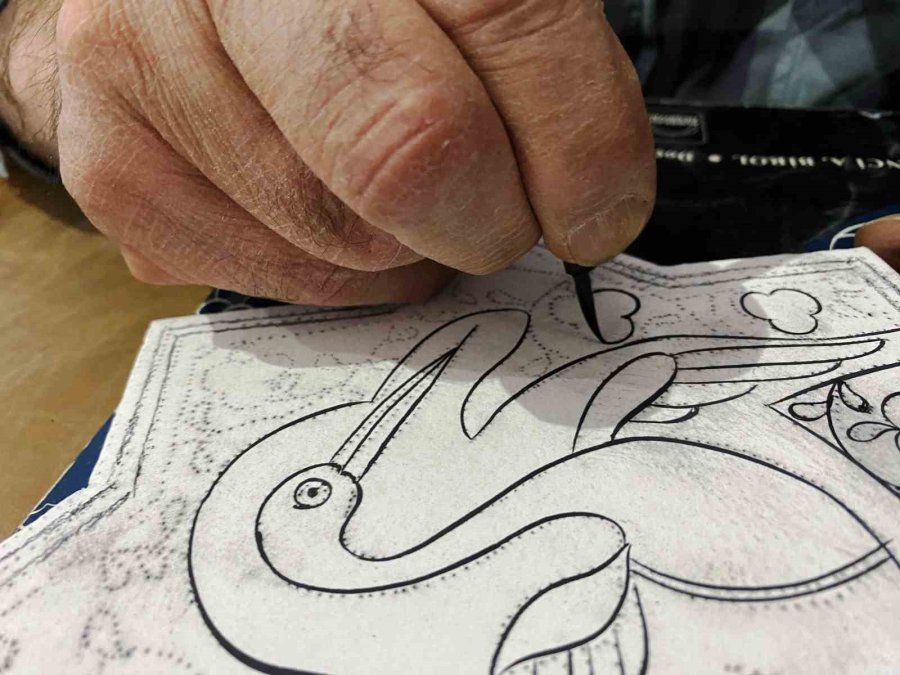 Ustası Olmadan Öğrendiği Çini Sanatını 30 Yıldır Devam Ettiriyor