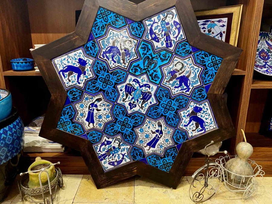 Ustası Olmadan Öğrendiği Çini Sanatını 30 Yıldır Devam Ettiriyor