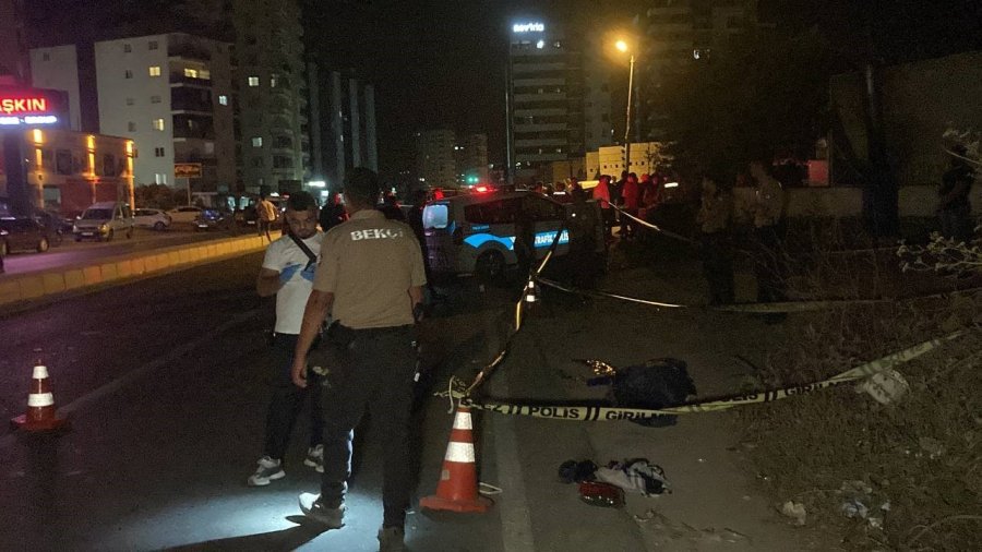 Mersin’de Kardeşlere Çarpan Sürücü Kaçtı, O Anlar Kameralara Yansıdı: 1 Ölü, 1 Yaralı