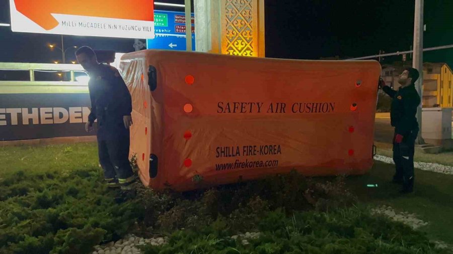 35 Metre Yükseklikteki Esere Çıkan Alkollü Şahıs Ekiplere Zor Anlar Yaşattı