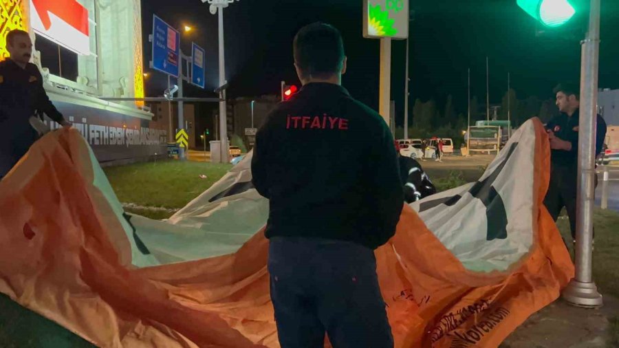 35 Metre Yükseklikteki Esere Çıkan Alkollü Şahıs Ekiplere Zor Anlar Yaşattı