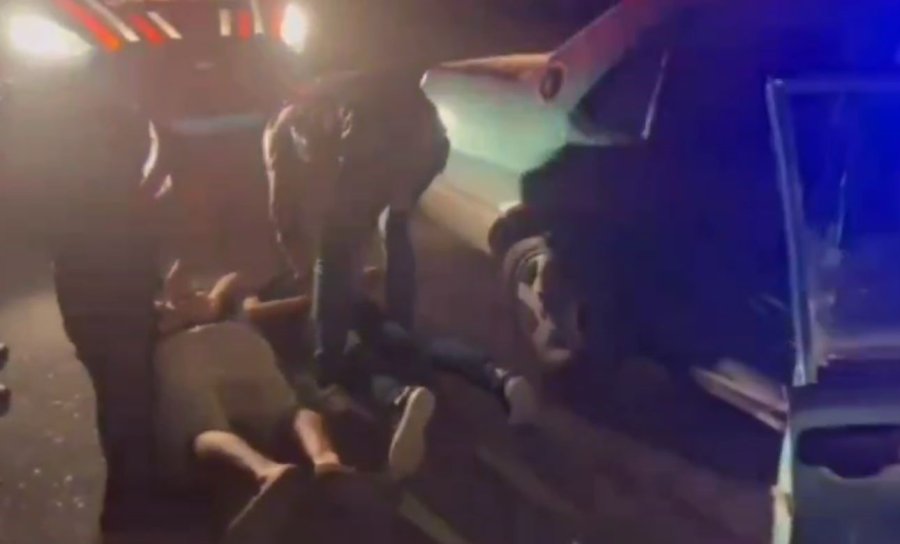 Jandarmadan Hareket Halindeki Otomobile Operasyon: 14 Ruhsatsız Tabanca Ele Geçirildi