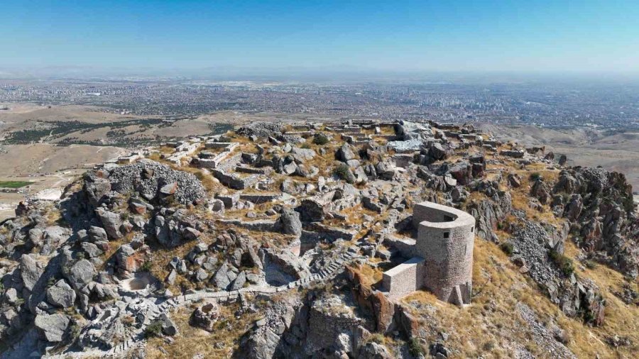 Tarihi Gevale Kalesi’nde 3. Etap Çalışmalar Sürüyor