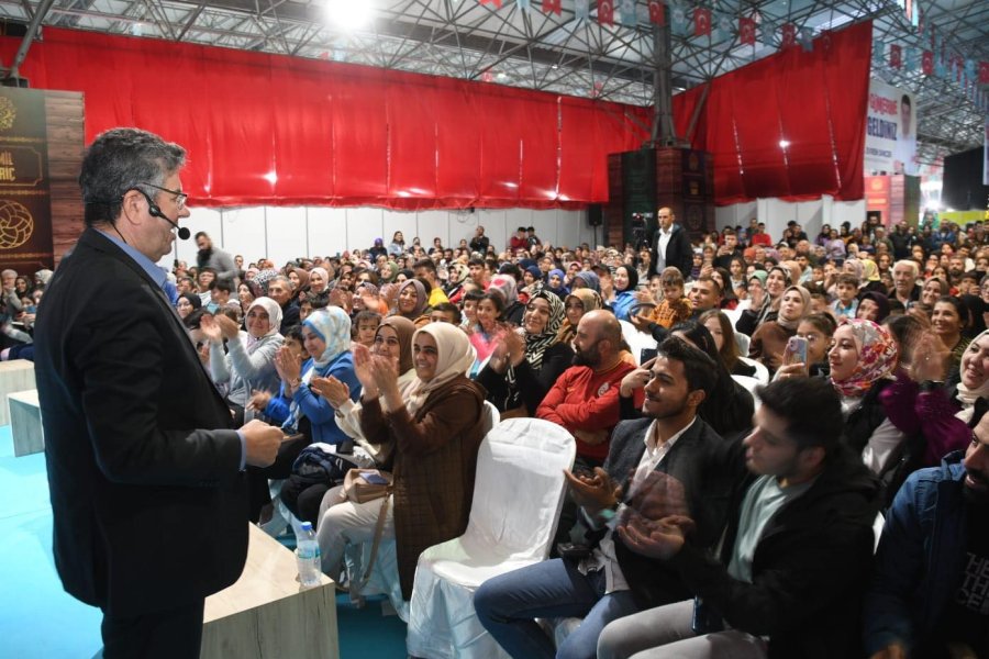 Aksaray’daki Kitap Günlerinde Alişan Kapaklıkaya Söyleşisi