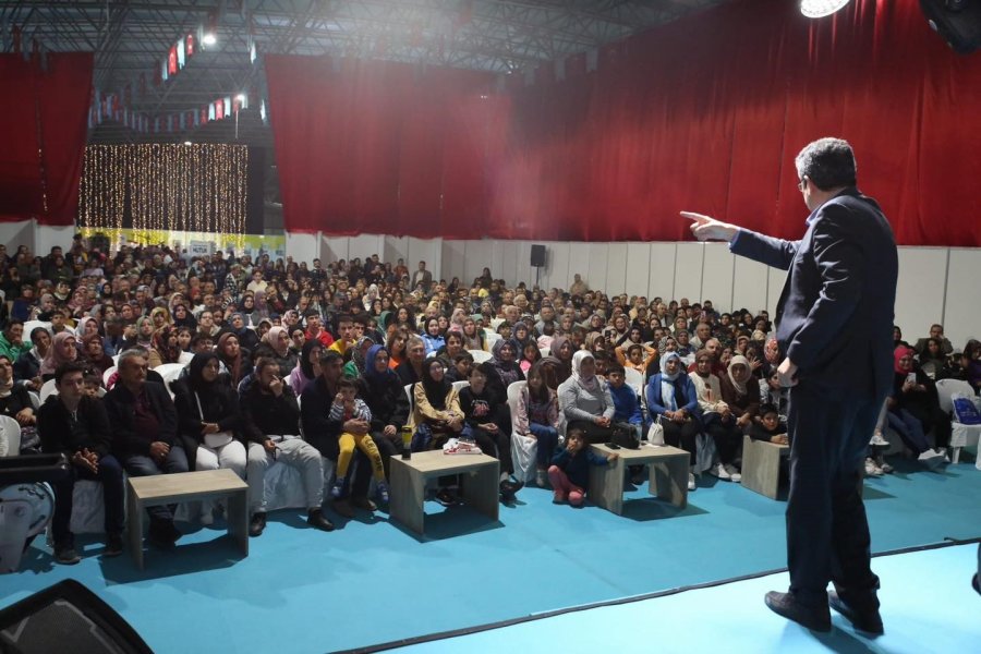 Aksaray’daki Kitap Günlerinde Alişan Kapaklıkaya Söyleşisi