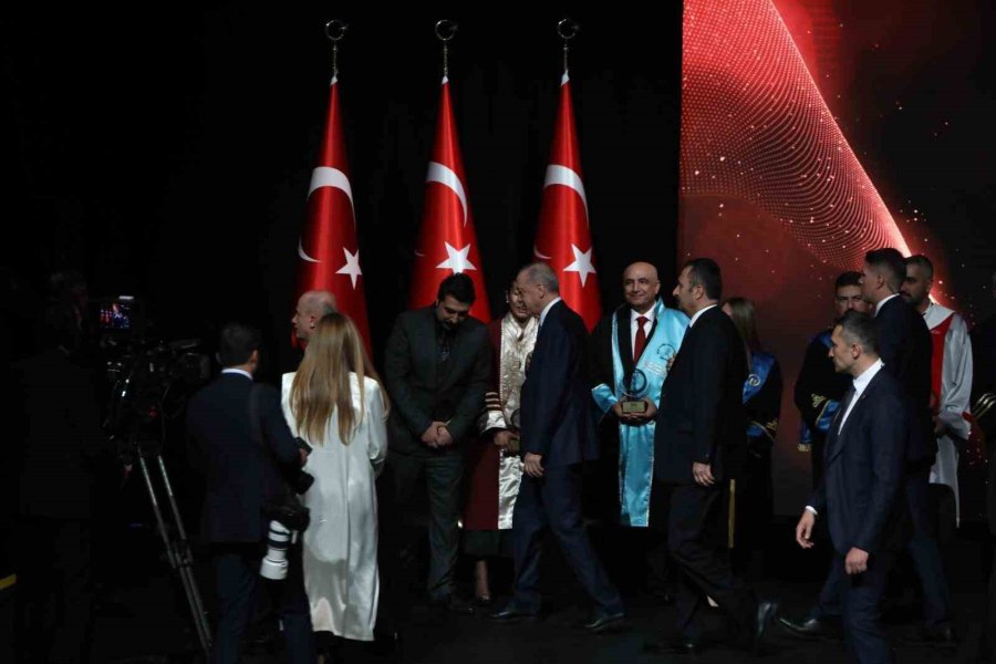 Ömer Halisdemir Üniversitesi’ne Yök Üstün Başarı Ödülü