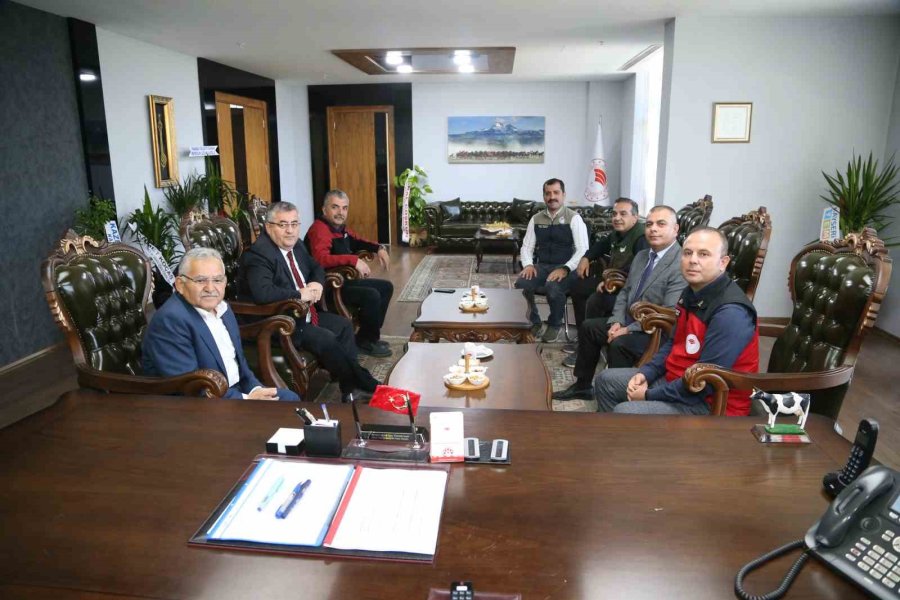 Başkan Büyükkılıç’tan İl Tarım Ve Orman Müdürü Saklav’a Hayırlı Olsun Ziyareti