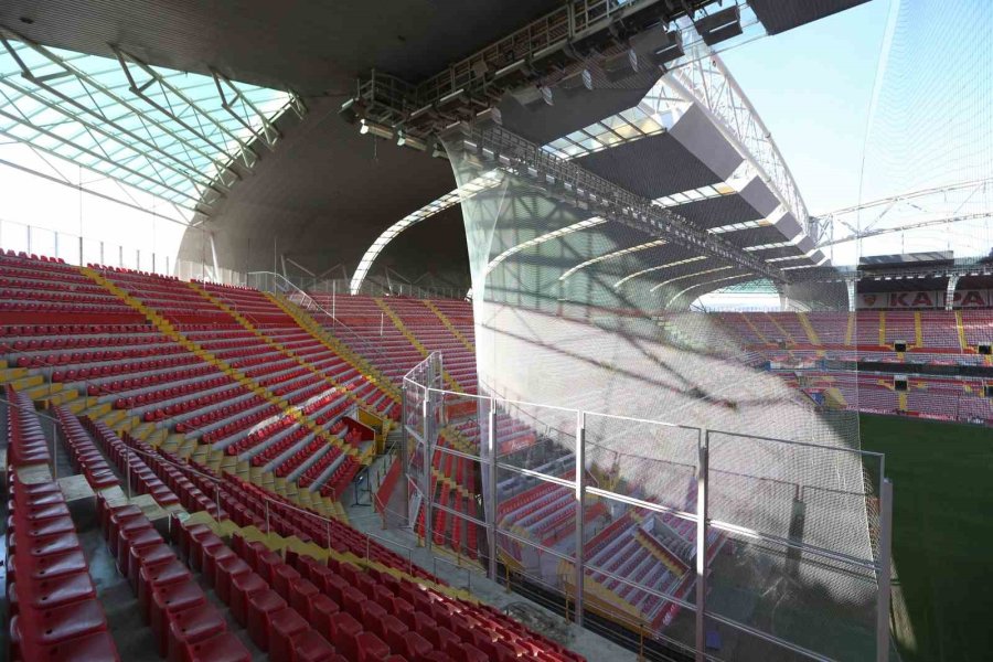 Büyükşehir, Şehrin Stadyumunda Misafir Tribününü Daha Güvenli Hale Getirdi