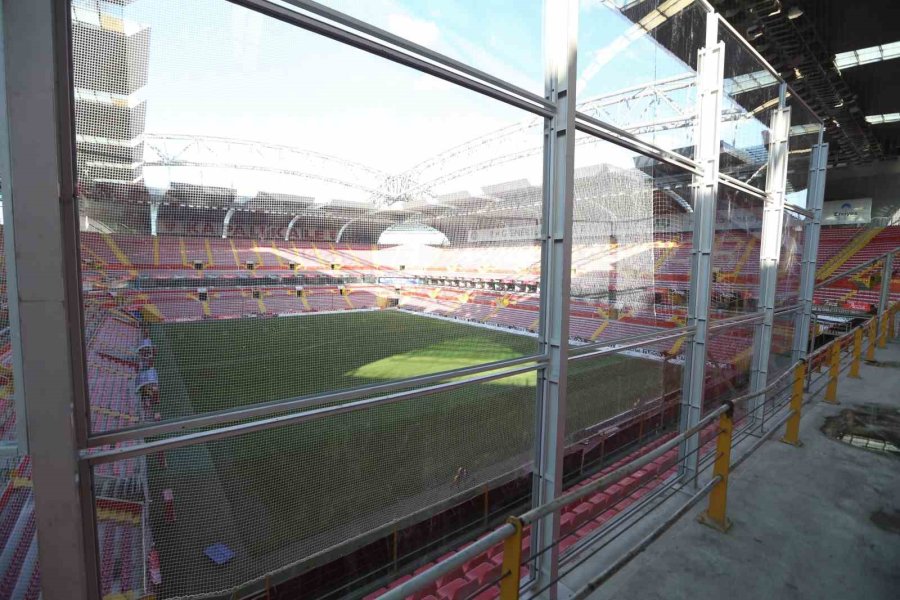 Büyükşehir, Şehrin Stadyumunda Misafir Tribününü Daha Güvenli Hale Getirdi