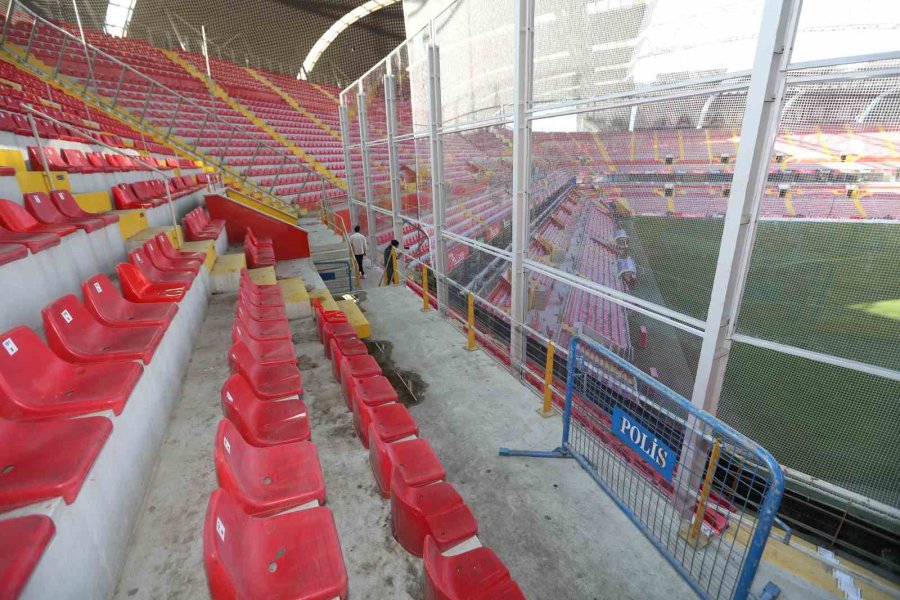 Büyükşehir, Şehrin Stadyumunda Misafir Tribününü Daha Güvenli Hale Getirdi