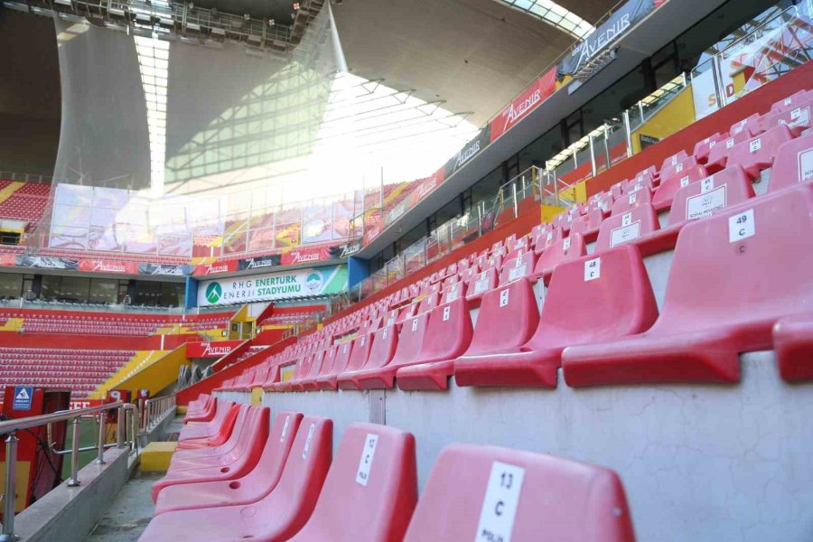 Büyükşehir, Şehrin Stadyumunda Misafir Tribününü Daha Güvenli Hale Getirdi