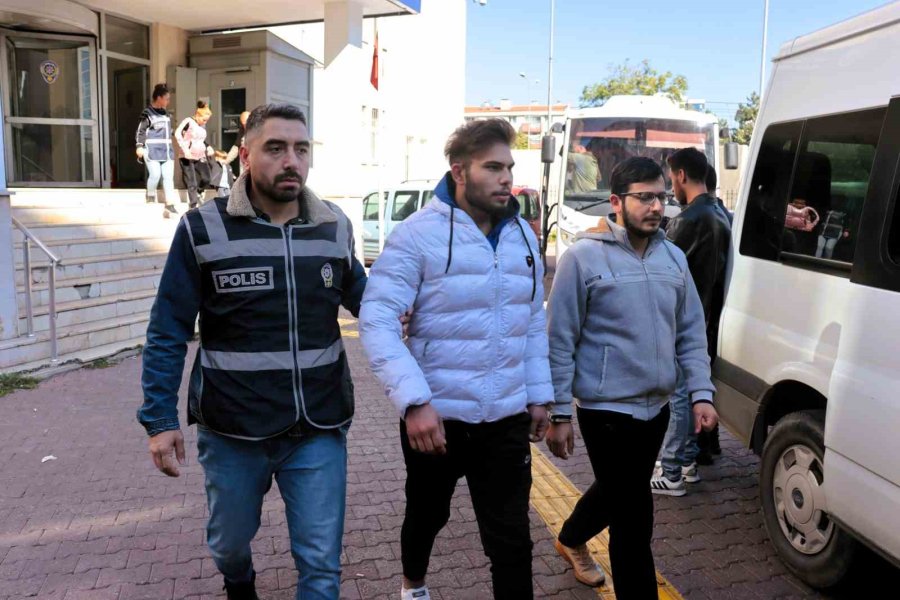 Aranan Şahıslara 24 Polis İle Operasyon: 9 Gözaltı