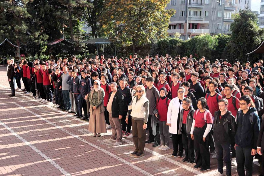 Kayseri’de Okullarda Filistin İçin Saygı Duruşu