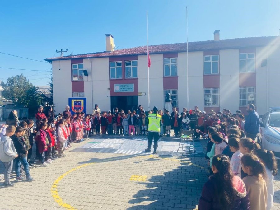 Jandarma’dan 395 Öğrenciye ‘uygulamalı Trafik’ Eğitimi