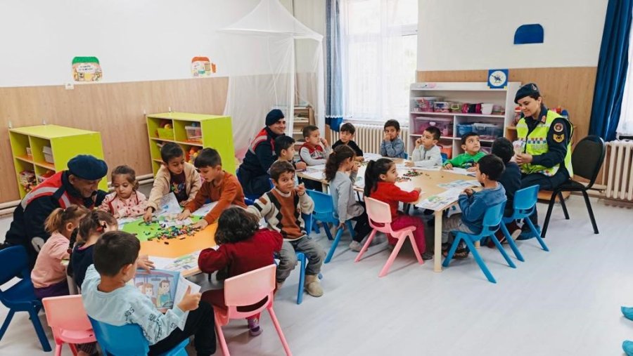 Jandarma’dan 395 Öğrenciye ‘uygulamalı Trafik’ Eğitimi