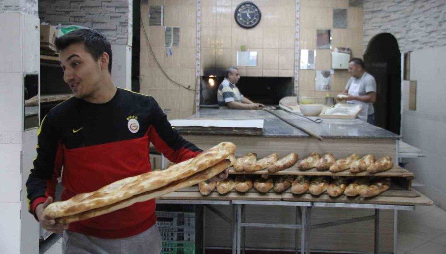 Kayserili Fırıncı ’ulusal Yas’ Nedeniyle Ekmeği 5 Tl’ye Düşürdü
