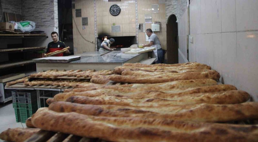 Kayserili Fırıncı ’ulusal Yas’ Nedeniyle Ekmeği 5 Tl’ye Düşürdü