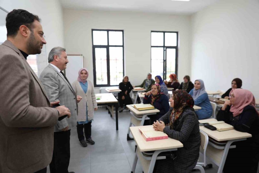 Başkan Palancıoğlu, Melmek Kursiyerlerini Ve Kütüphanede Öğrencileri Ziyaret Etti