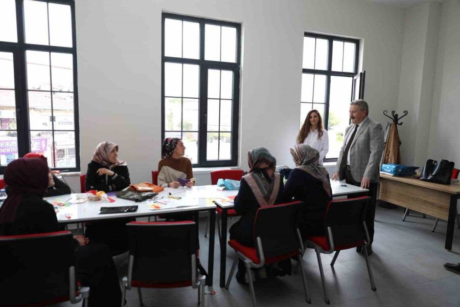 Başkan Palancıoğlu, Melmek Kursiyerlerini Ve Kütüphanede Öğrencileri Ziyaret Etti