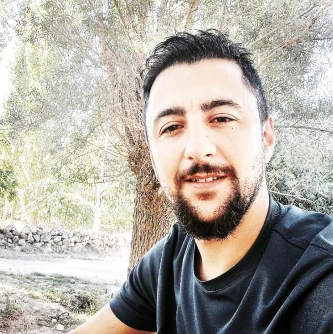 Alev Alev Yanan Aracını Söndürmek İsterken Yanarak Ağır Yaralandı