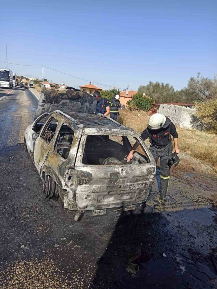 Alev Alev Yanan Aracını Söndürmek İsterken Yanarak Ağır Yaralandı