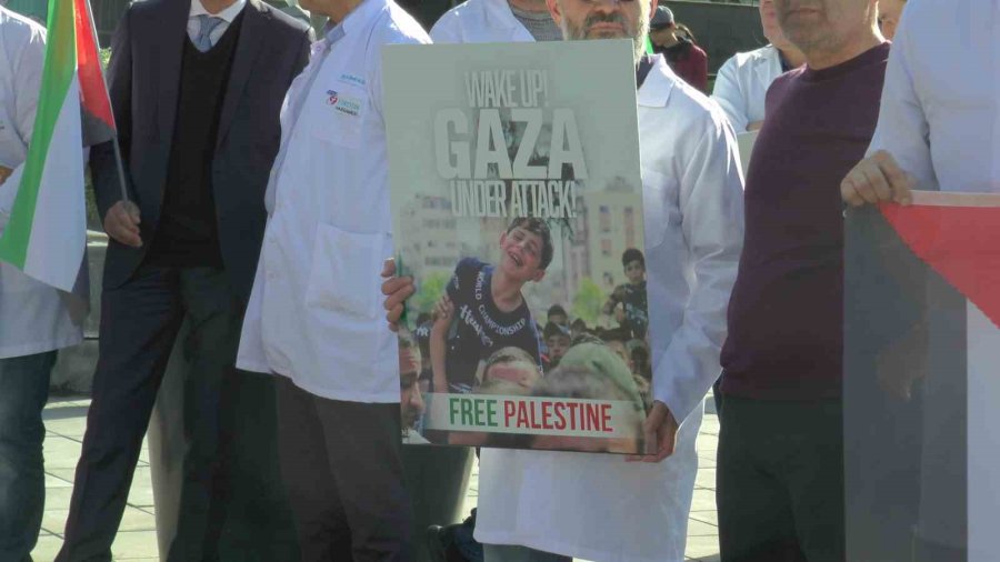 Beyaz Önlüklüler Gazze İçin Ayakta