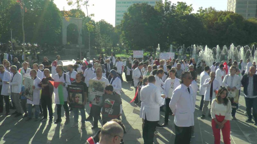 Beyaz Önlüklüler Gazze İçin Ayakta