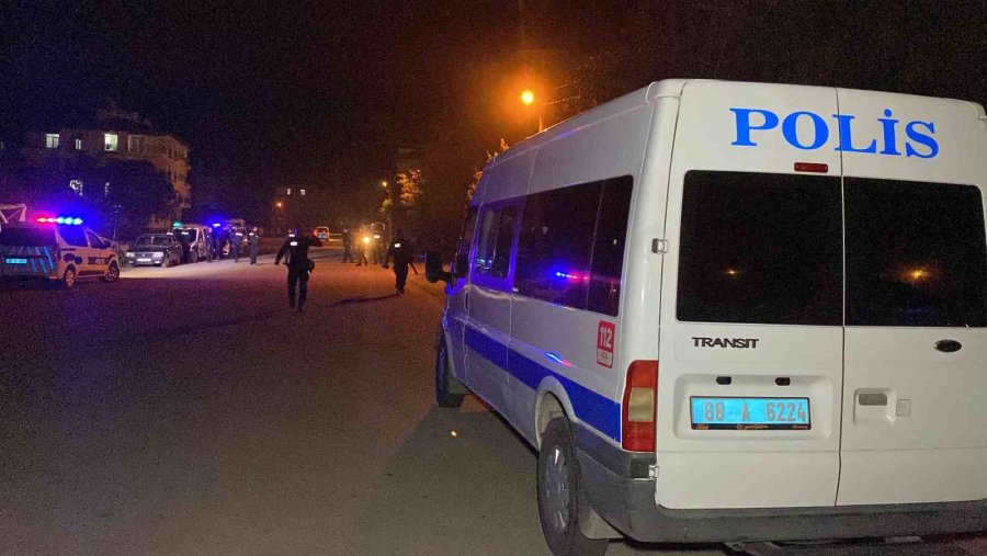 Akrabaların Silahlı Sopalı Yevmiye Kavgası Kamerada: 9 Yaralı