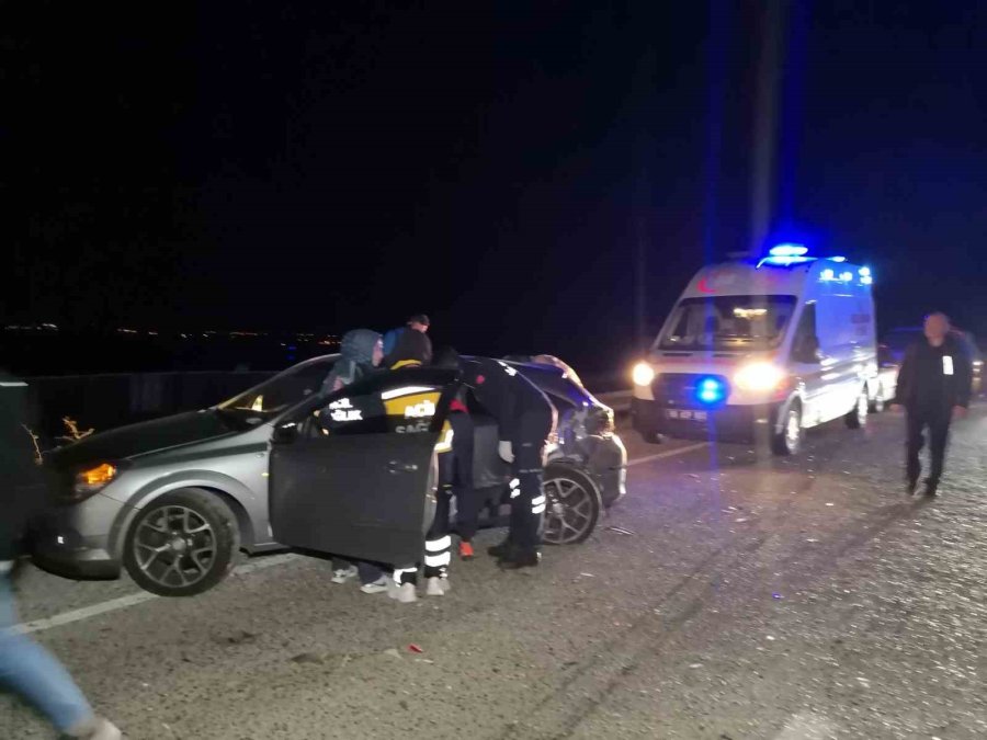 Aksaray’da Minibüs Otomobile Arkadan Çarptı: 5 Yaralı
