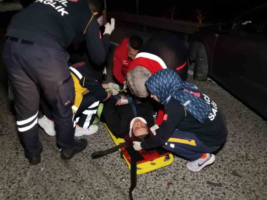 Aksaray’da Minibüs Otomobile Arkadan Çarptı: 5 Yaralı