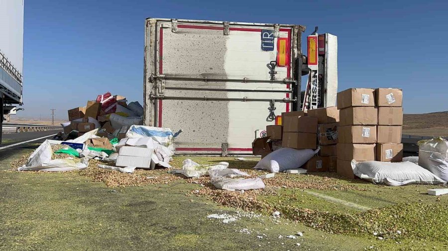 Aksaray’da Tır Devrildi: 2 Yaralı