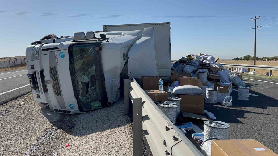 Aksaray’da Tır Devrildi: 2 Yaralı