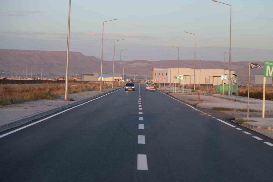 Aksaray’da Yeni Sanayi Sitesi Ana Caddeleri Sıcak Asfaltla Kaplanıyor