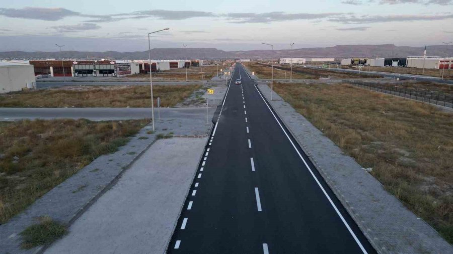 Aksaray’da Yeni Sanayi Sitesi Ana Caddeleri Sıcak Asfaltla Kaplanıyor