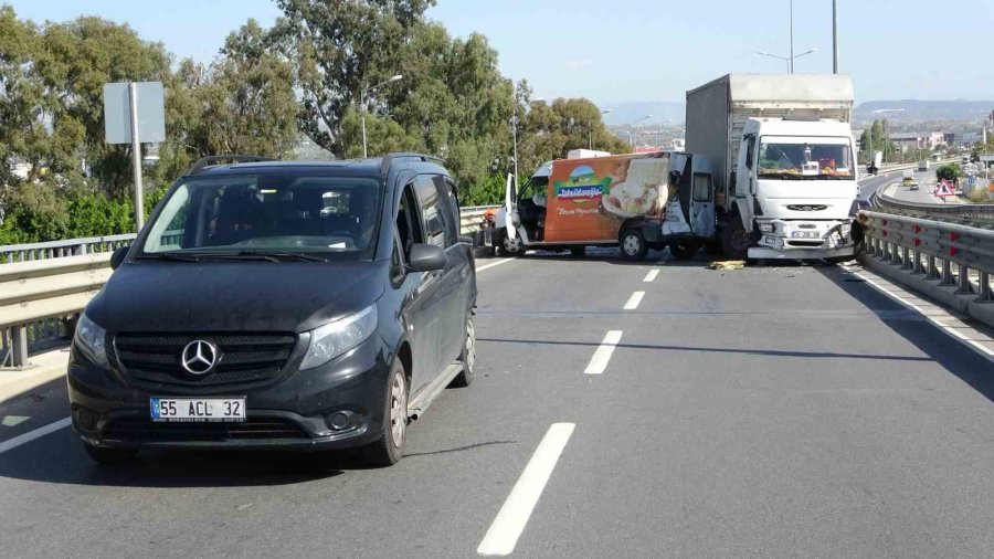 Manavgat’ta Zincirleme Kaza Ucuz Atlatıldı