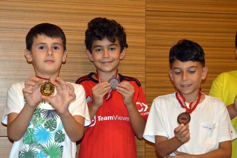 Manavgat Belediyesi’nden Cumhuriyetin 100. Yılına Özel Satranç Turnuvası