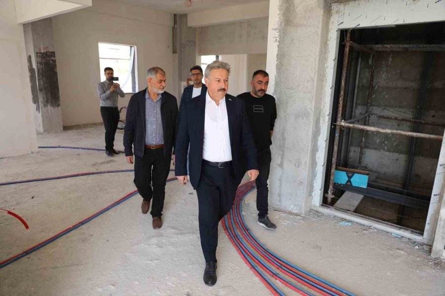 Şirintepe Mahallesinin Kütüphanesi Ve İkinci Bahar Evi’nde Sona Doğru