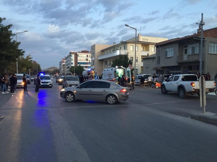 Konya’da Motosiklet İle Elektrikli Bisiklet Çarpıştı: 2 Yaralı