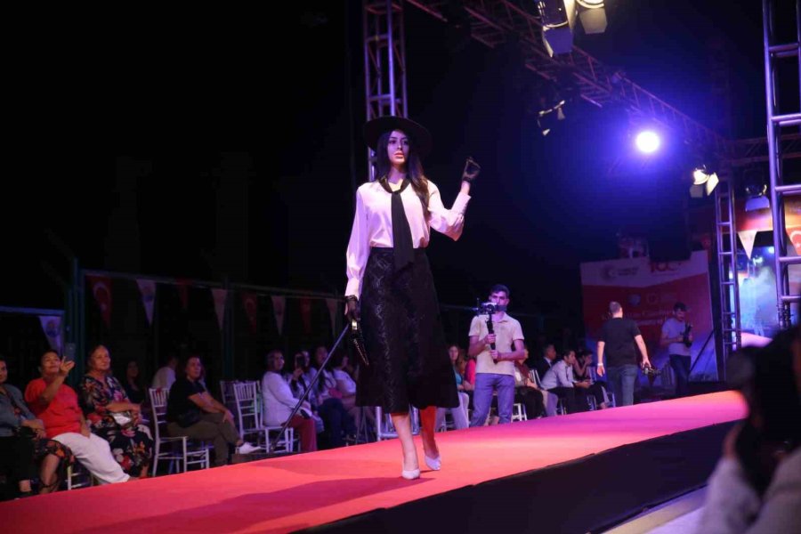 ’kilikya’dan Cumhuriyet’e Kıyafet Sunumu Göz Kamaştırdı