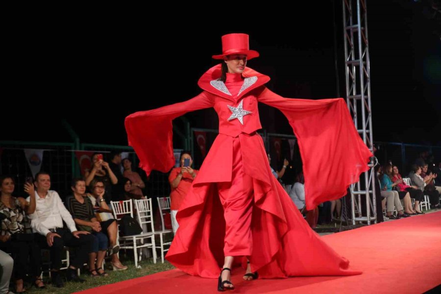 ’kilikya’dan Cumhuriyet’e Kıyafet Sunumu Göz Kamaştırdı