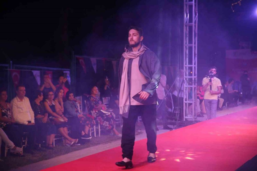 ’kilikya’dan Cumhuriyet’e Kıyafet Sunumu Göz Kamaştırdı