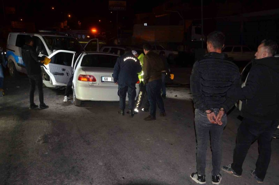 ’dur’ İhtarına Uymayan Otomobil Polis Otosuyla Çarpıştı: 2’si Polis 8 Yaralı