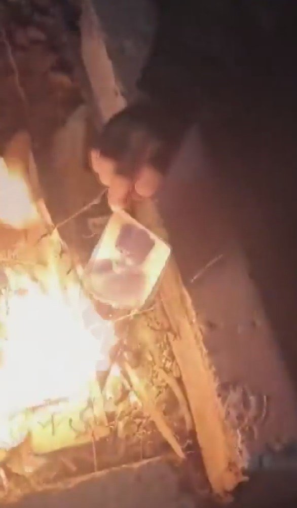 Atatürk’ün Fotoğrafını Yakan 3 Kişi Gözaltına Alındı